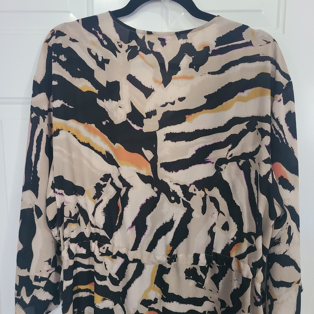 Dennis Basso Abstract Animal Print Beaded V-Neck Top Womens Medium - Picture 10 of 16